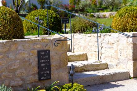 Domaine de Valmouriane, Hôtel de charme au cœur des Alpilles