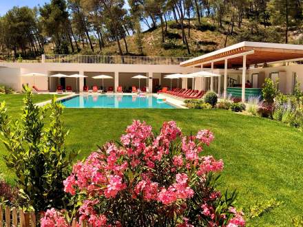 Domaine de Valmouriane, Hôtel de charme au cœur des Alpilles