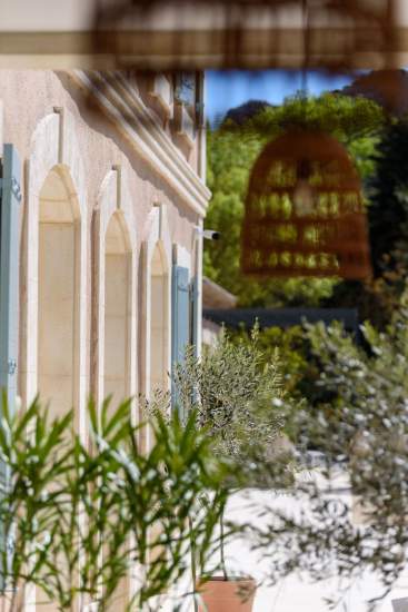 Domaine de Valmouriane, Hôtel de charme au cœur des Alpilles