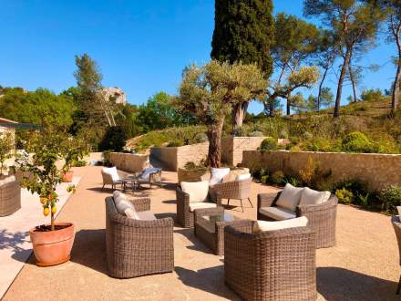 Domaine de Valmouriane, Hôtel de charme au cœur des Alpilles